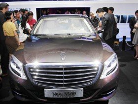 Nhiều xe nhập khẩu hạng sang... vô chủ!