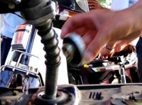 Phát hiện một cửa hàng bán "xăng bẩn"