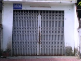 Giám đốc nhốt vợ con công nhân đến đòi nợ lương