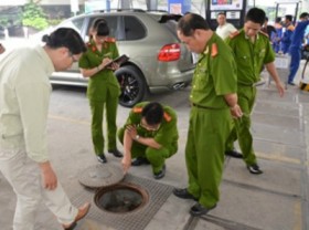 Tạm đình chỉ 13 cửa hàng xăng dầu tại TP.HCM