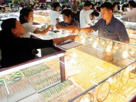 Cổ phiếu PNJ bấp bênh theo giá vàng