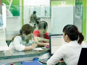 Nhà băng vừa ưu đãi, vừa... run