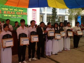 Sacombank trao 2.746 suất học bổng đầu năm học mới