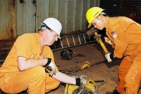 Thuê lao động nước ngoài phải xin phép chủ tịch tỉnh