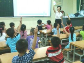 Sổ liên lạc điện tử gửi tin nhắn moi tiền