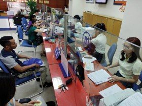 Nhà băng dịu dàng với khách hàng nhỏ, lẻ