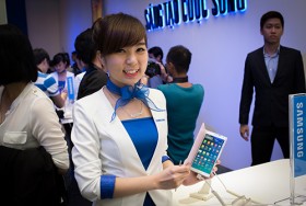 Samsung Galaxy Note 3, Galaxy Gear có giá chính thức