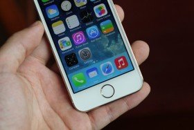 50 iPhone 5S được tiếp viên" xách tay" từ Paris