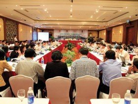Thiếu vắng giải pháp căn cơ cho năm bản lề