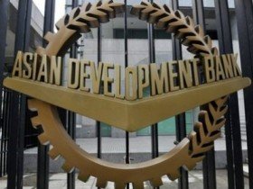 ADB dự báo VND giảm 2 - 3% vào cuối năm
