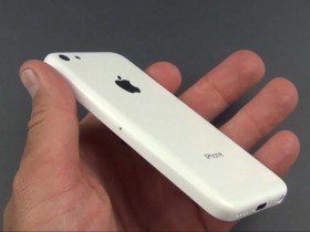 iPhone 5c đại hạ giá vẫn bị chê đắt