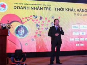Doanh nhân TP.HCM hỗ trợ đồng bào Miền Trung 150 triệu đồng