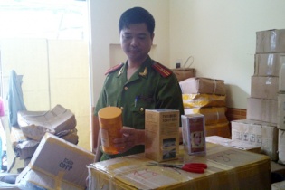 Lần đầu khởi tố đối tượng làm giả thực phẩm chức năng