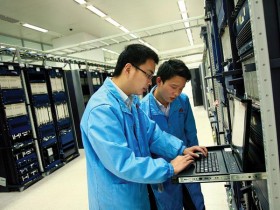 Huawei: “không tin ai và kiểm tra mọi thứ”
