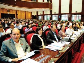 Xử lý tham nhũng: Lạm dụng kỷ luật hành chính