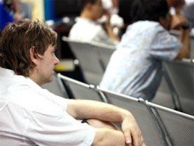 Nhà đầu tư ngoại "mua đứt" ngân hàng yếu kém?