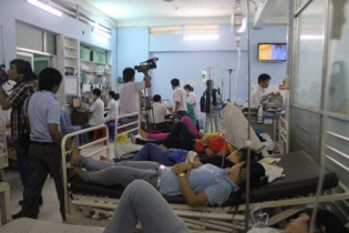 Phạt nhà thầu bếp ăn gây ngộ độc cho 100 công nhân