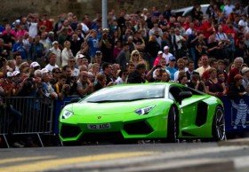 Đi siêu xe gặp những phiền toái gì?