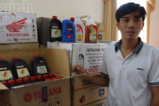 Khởi tố giám đốc chuyên buôn bán dầu nhớt giả