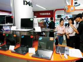 Digiworld mua lại chính mình để ... neo giá