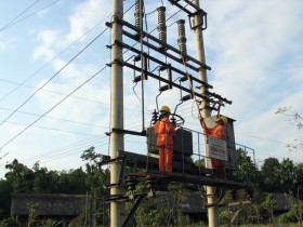 Giá điện hết tùy tiện thăng thiên