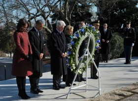 Obama ra sắc lệnh treo cờ rủ tưởng niệm Kennedy