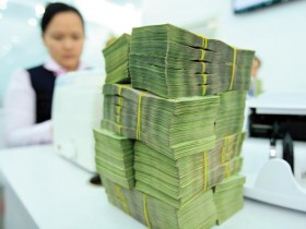 Tín dụng nhắm vào bán nợ và đại dự án