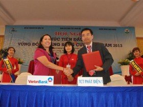 Trao hàng chục giấy chứng nhận đầu tư vào ĐBSCL
