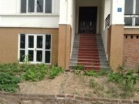 Canh tác rau sạch trước cửa biệt thự Lideco