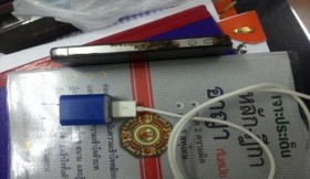 Một người chết khi nằm lên chiếc iPhone đang sạc