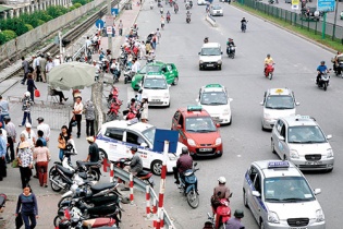 Hà Nội: Taxi và chiêu trò đối phó cảnh sát