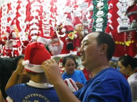 Nhộn nhịp mua sắm nhân mùa Noel