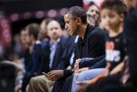 Barack Obama không được phép dùng iPhone