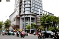 Khó khăn vẫn chồng chất