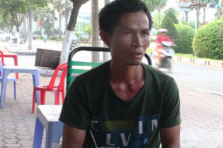Tài xế nghẹn ngào kể chuyện dân “hôi của” khi bia đổ