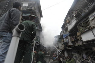 Cháy khu tập thể có địa hình phức tạp tại Hà Nội