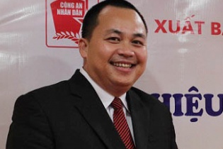 Con nghiện thành... nhà ngoại cảm nổi tiếng