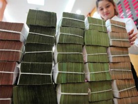Ngân hàng tự chôn chân với chỉ tiêu tín dụng