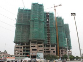 Cất nóc dự án Golden Palace