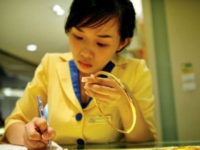 Vàng tăng vọt do yếu tố hỗ trợ ngắn hạn