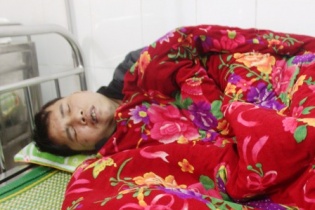 “Cẩu tặc” dùng mã tấu chống trả, dân vây đánh "lên bờ xuống ruộng"