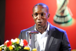 Cựu tiền đạo Man Utd Dwight Yorke bất ngờ đến Việt Nam