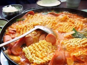 "100% sản phẩm mì gói tại Việt Nam chứa acid oxalic gây sỏi thận"