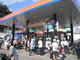 Hạn mức nhập khẩu xăng dầu: Giảm 2 triệu tấn