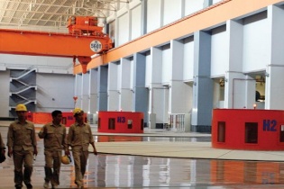 Chi lương sai, vay nợ, bù lỗ, lãnh đạo EVN thấy "bình thường"