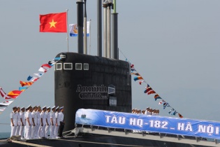 Lễ tiếp nhận và thượng cờ tàu ngầm Hà Nội
