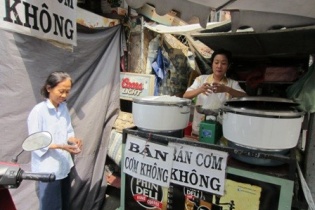 Ngán ngẩm nghề kinh doanh cơm không giữa Sài Thành hoa lệ