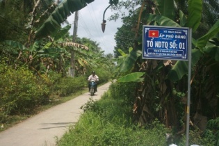Xóm có 15 người "bỗng dưng" nhiễm HIV còn vợ âm tính