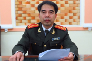 Hai hiệu trưởng, 3 cán bộ, giáo viên đánh bạc bị bắt