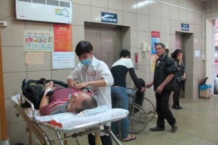 Kinh hoàng ngộ độc rượu trong "tháng ăn chơi"